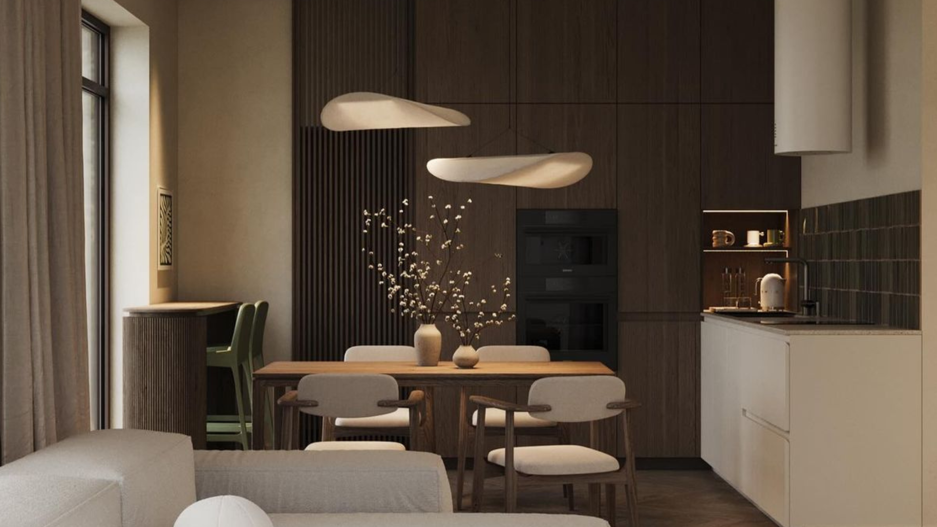 Zona living e cucina contemporanea: design senza tempo tra legno, luce e minimalismo Zona giorno open space con cucina moderna e sala da pranzo, caratterizzata da boiserie in legno scuro, tavolo in legno con sedie imbottite, pensili bianchi, illuminazione di design e ampie finestre che diffondono luce naturale